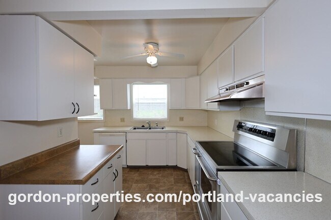 Building Photo - NE 94th Ave - Vintage Montavilla 2 bedroom house