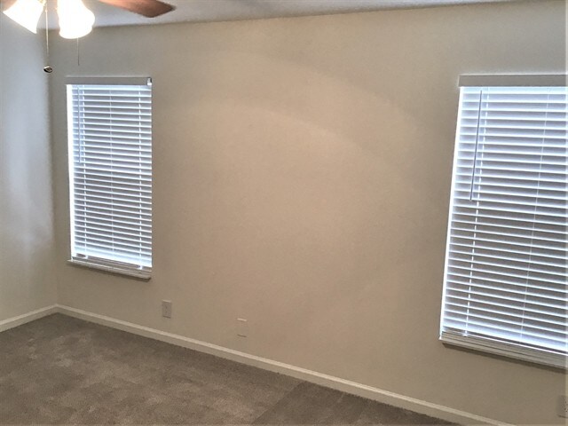 Building Photo - 904 Springs Hill Way