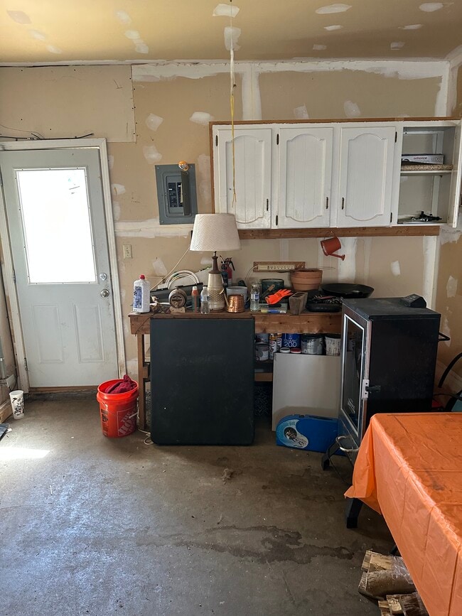 Building Photo - 2437 Vaughn Dr