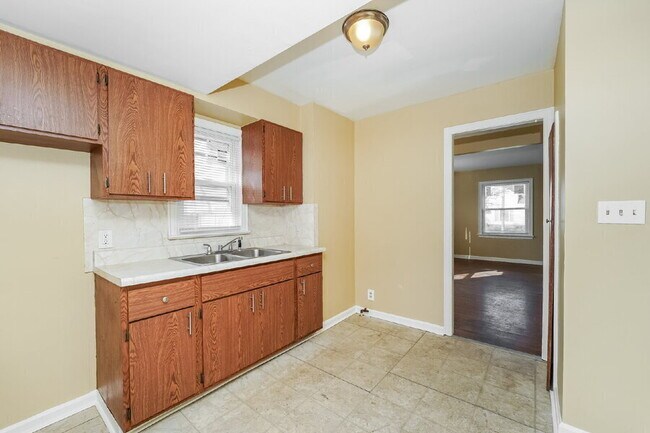 Building Photo - 3989 E 177th St