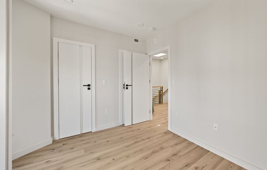 Building Photo - 17 Willow St