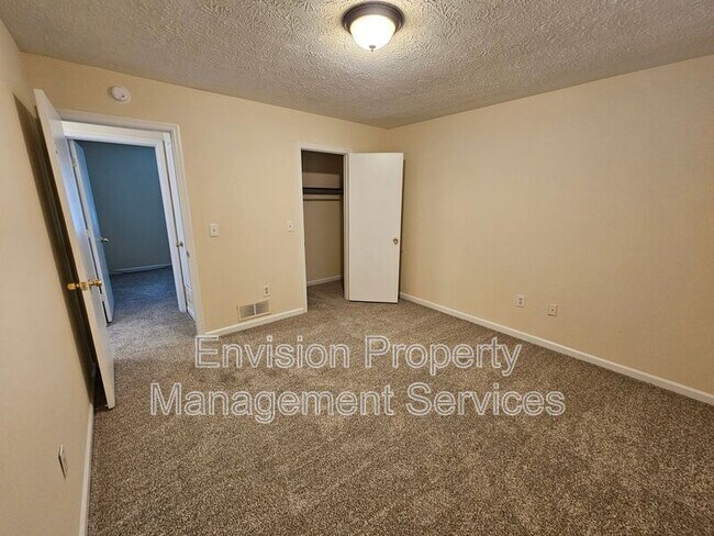 Building Photo - 115 Jay Ln