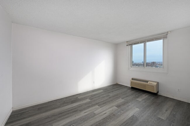 Building Photo - 100 Manhattan Ave