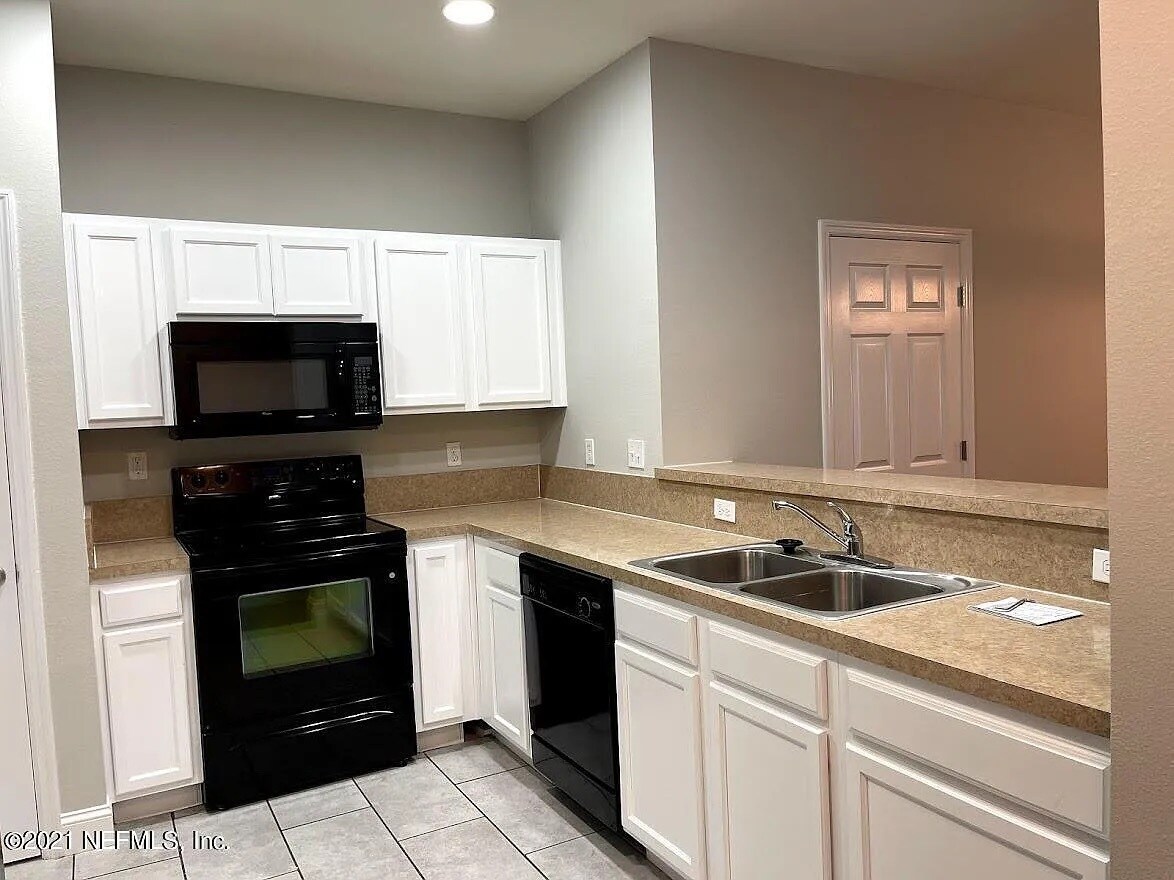 Building Photo - 5924 Bartram Village Dr