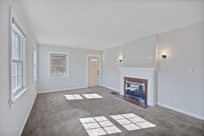 Building Photo - ANDERSON- Charming 4 bedroom 2 bath with fenced backyard
