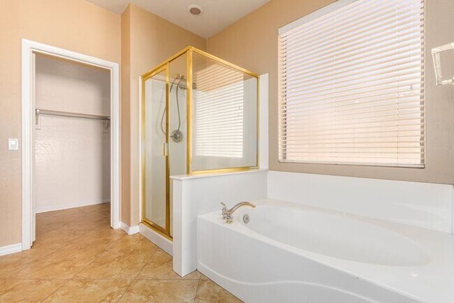 Building Photo - Single level rare to find 3 bed house in G...