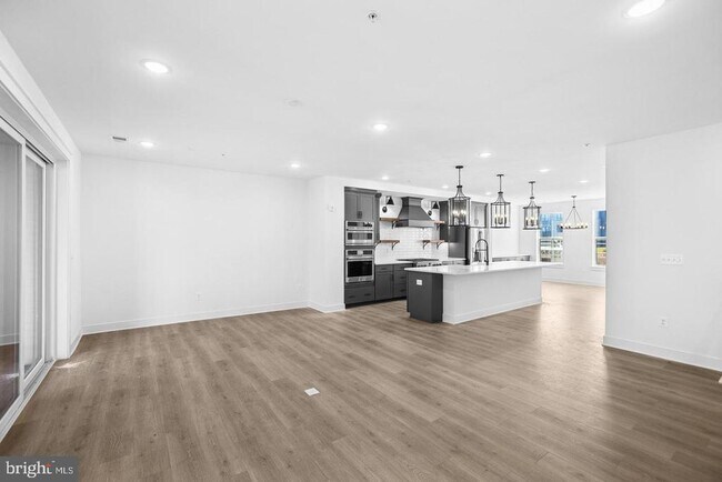 Building Photo - 118 Locke St