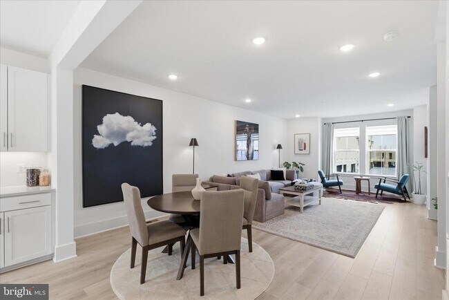 Building Photo - 9507 Maidenhair Ave