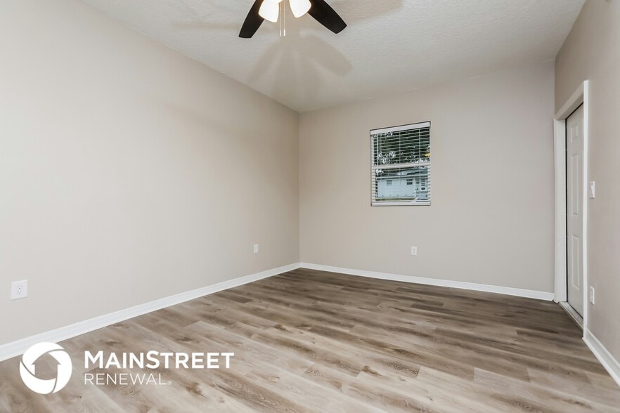 Building Photo - 1171 Lakeview Dr