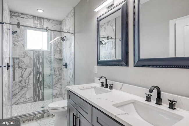 Building Photo - 1917 N Lawrence St