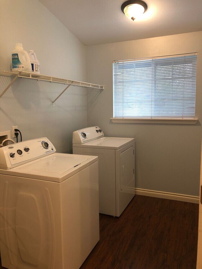 Building Photo - 20205 Star Ridge Ct