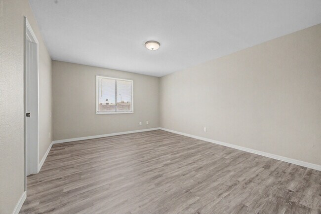 Building Photo - Single Family