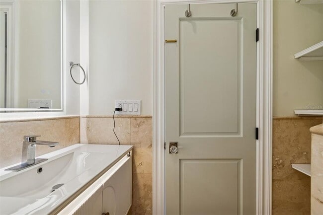 Building Photo - 344 21st Ave NE