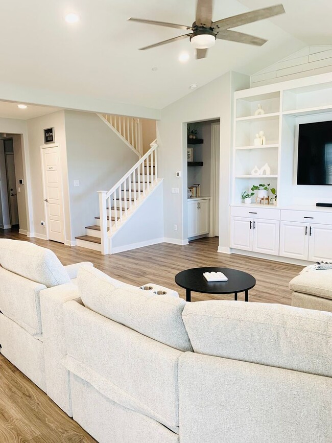 Building Photo - Gorgeous 4 Bedroom Home in West Murrieta