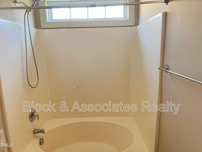 Building Photo - 1420 Dexter Ridge Dr