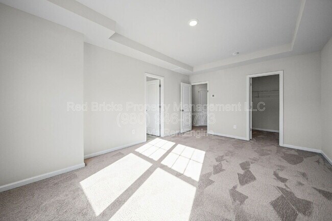 Building Photo - 808 Gable Oak Ln