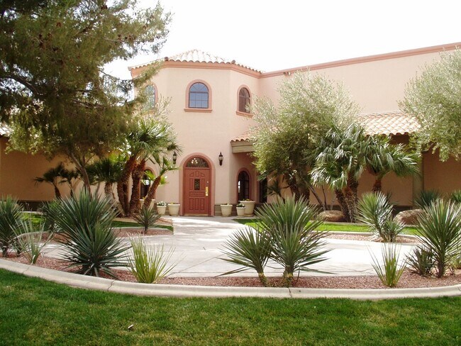 Building Photo - 2 bed / 2 bath Condo in Painted Desert Guard Gated Community