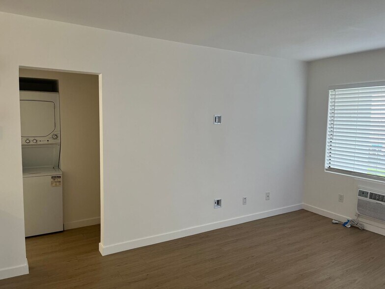 Building Photo - 255 S Ave 55