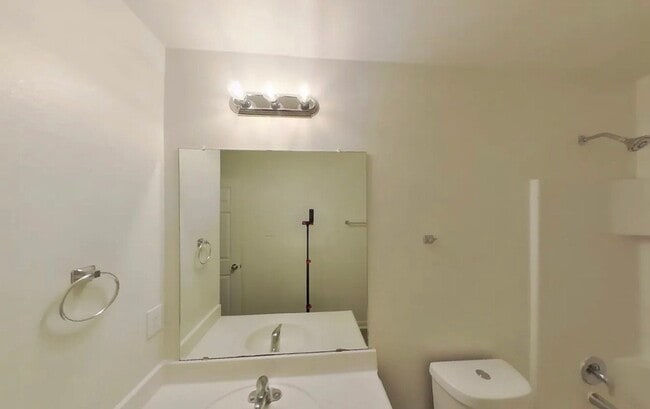 Building Photo - Warm, Welcoming, and Wonderfully Maintained 3-Bedroom Home