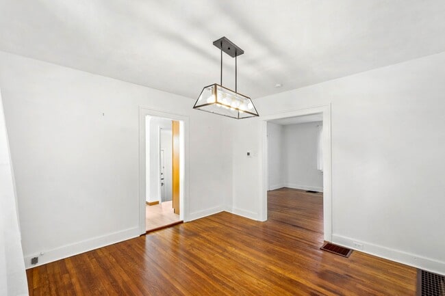Building Photo - AVAILABLE SEPT 1ST!! GORGEOUS 3 BEDROOM IN...