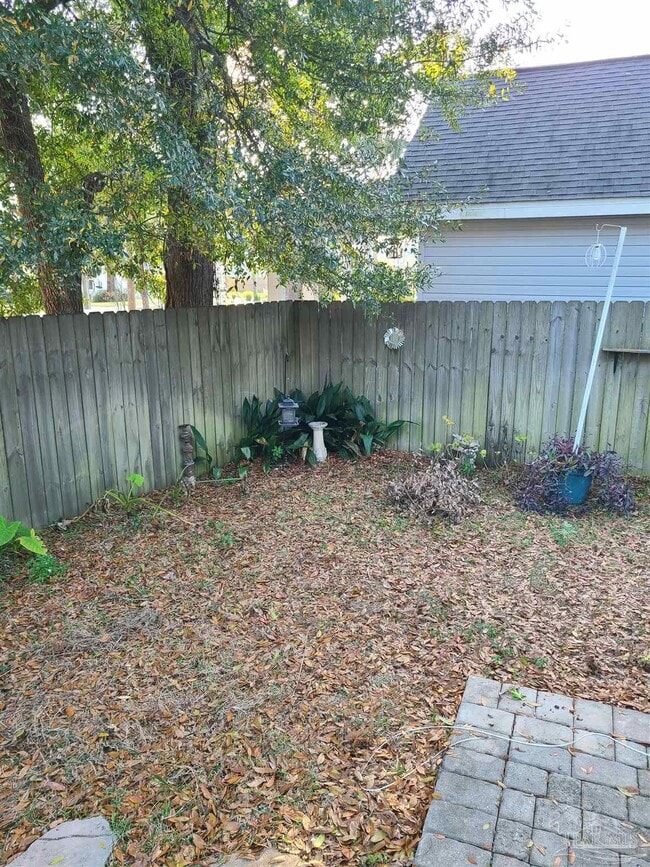 Building Photo - 603 N Reus St