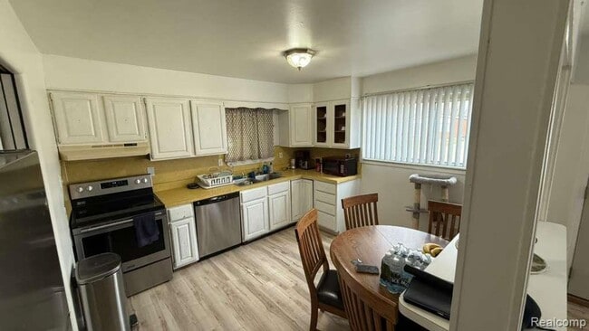 Building Photo - Newly Updated 3 bedroom 1 bathroom home in Westland, Mi