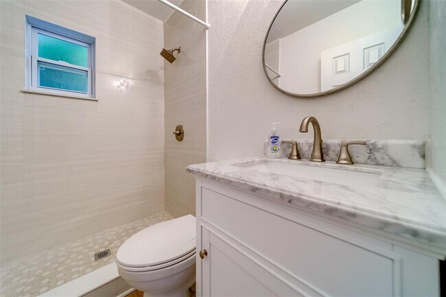 Building Photo - 11424 79th Ave