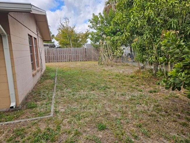 Building Photo - 1635 Newport Ct