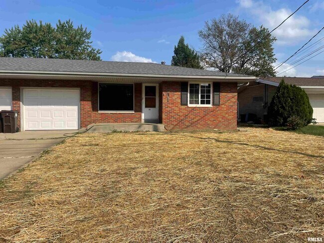 Primary Photo - 216 Westshore Dr