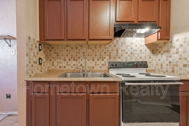 Building Photo - 1605 NW 29th St