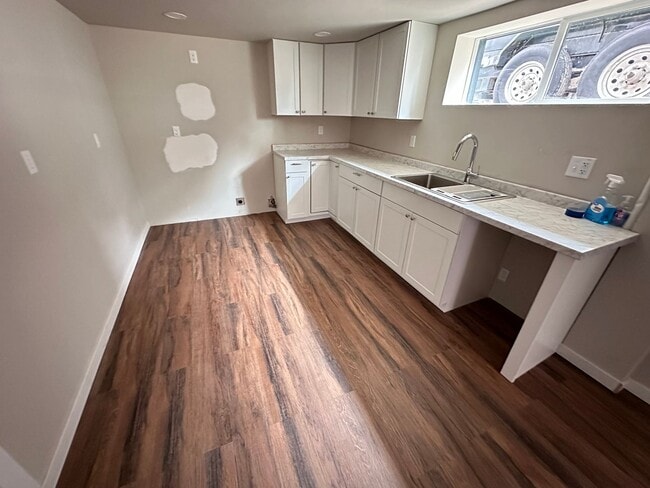 Building Photo - Newly Remodeled Duplex