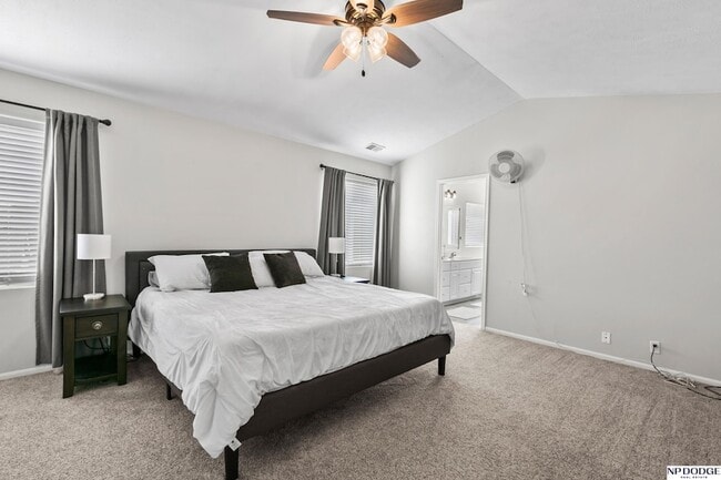 Building Photo - 1104 Valleyview Dr