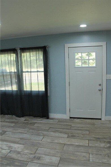 Building Photo - 441 Chambers Rd