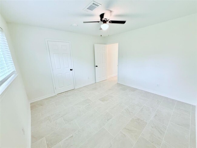 Building Photo - 6027 Beaudry Dr