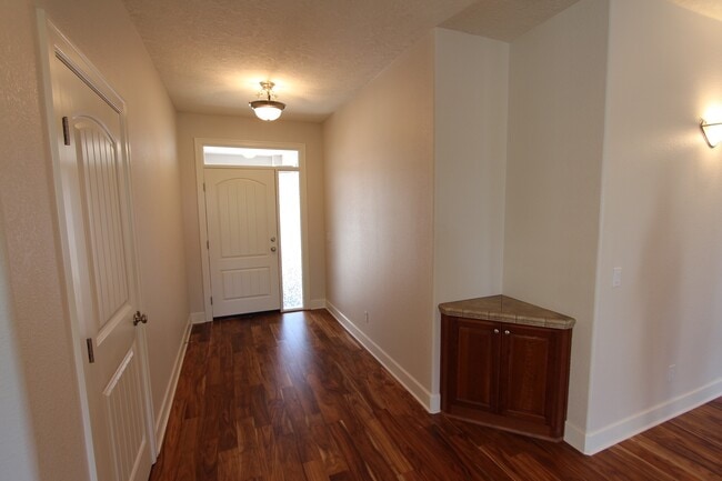 Building Photo - 860 Jackwood St SE