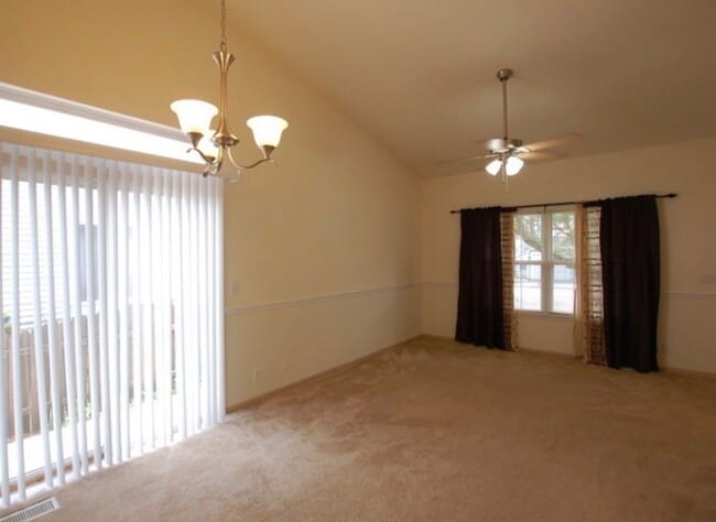 Building Photo - 14019 S Oakdale Cir