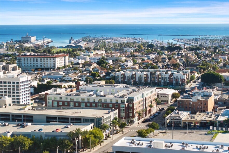 Building Photo - 285 W 6th St