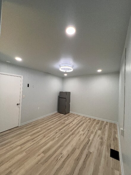 Building Photo - 101 E Main St