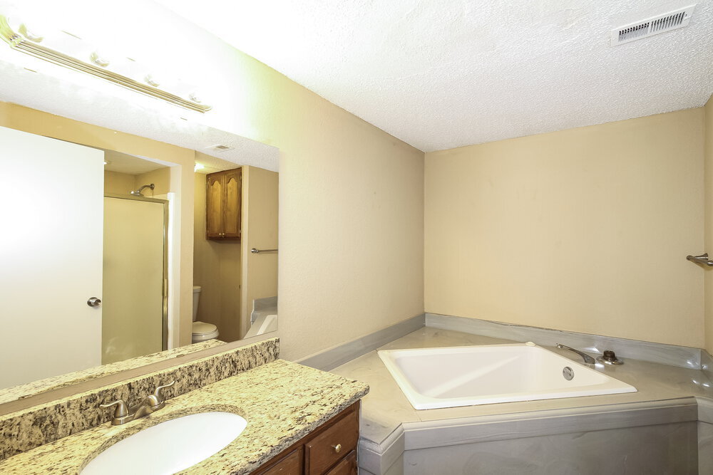 Building Photo - 2110 Westmore Dr