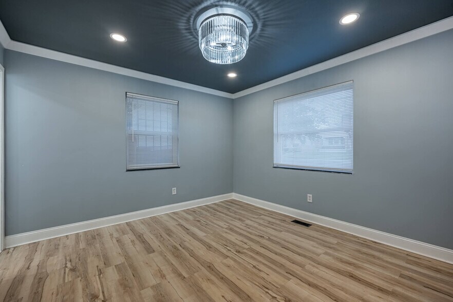 Building Photo - 446 E Siebenthaler Ave