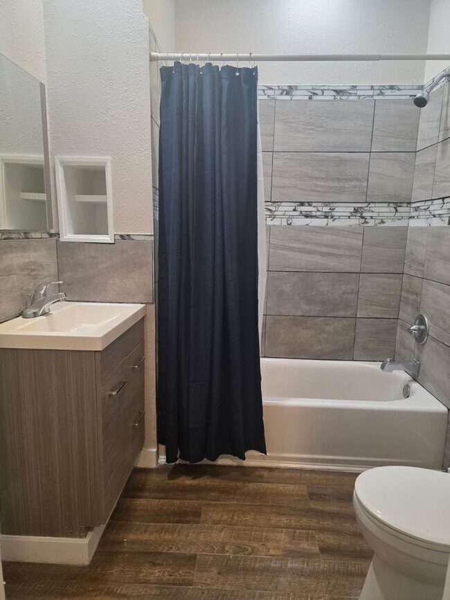 Building Photo - Step into this updated 4-bedroom, 2-bath home ideally situated in the heart of Sand Springs.