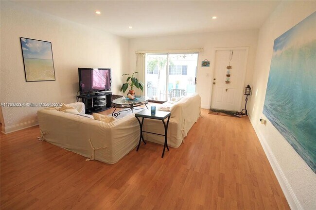 Building Photo - 9260 Bay Harbor Terrace