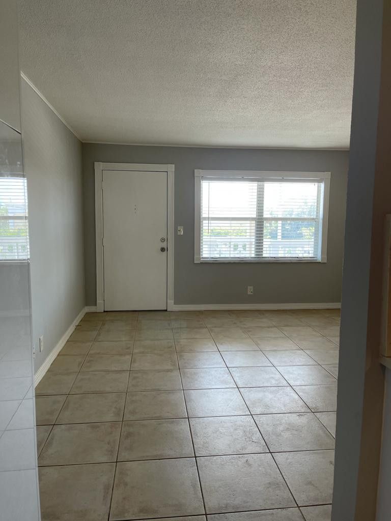 Building Photo - 3915 S Flagler Dr