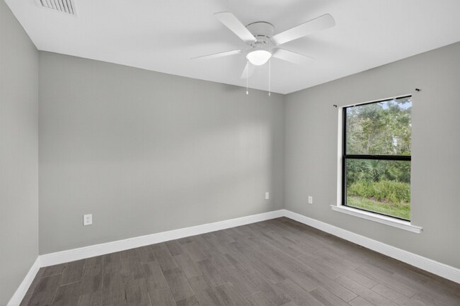 Building Photo - 839 Bedford Dr
