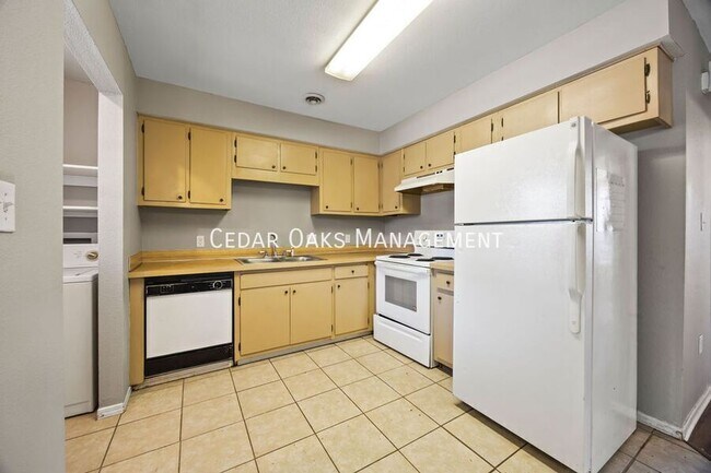 Building Photo - 2374 N Raven Ln