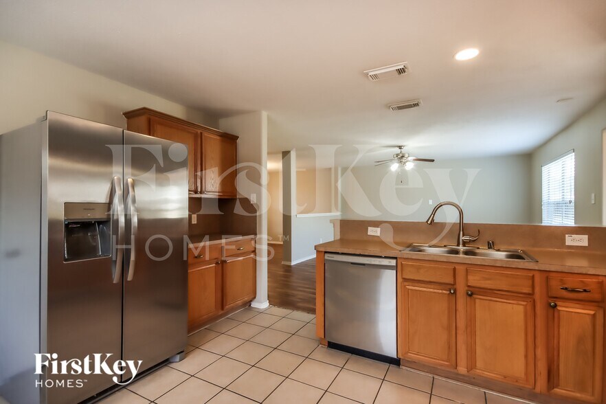 Building Photo - 17903 Seco Creek Ln