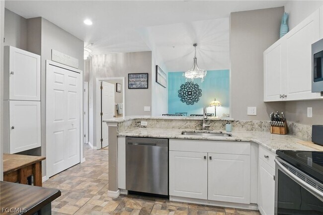 Building Photo - 15430 Bellamar Cir