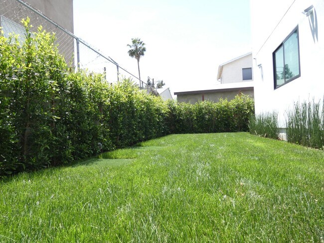 Building Photo - 5346 Lexington Ave