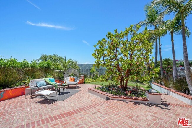 Building Photo - 2305 Canyonback Rd