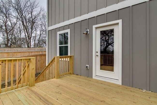 Building Photo - 942 Strouse Ave